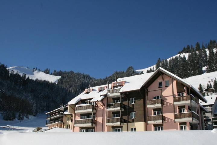 Gîte pour 6 personnes, avec vue et balcon à Gruyères