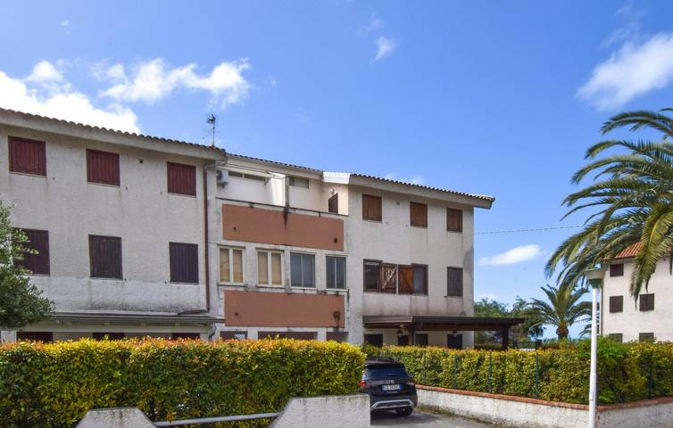 Appartement de vacances entier, Appartement vue mer avec piscine, terrasse, climatisation, parking - 2,5 km de la plage in Falerna, Province de Catanzaro