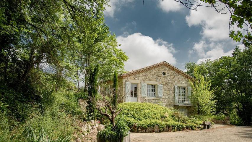 Location de vacances pour 2 personnes, avec piscine ainsi que jardin et terrasse à Saint-Maurin