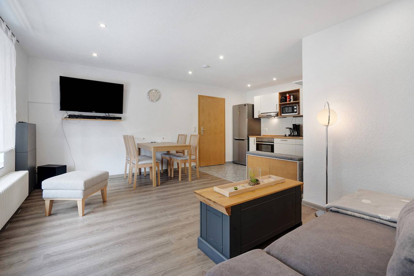 Appartement entier, Appartement 'Ferienwohnung Zur Kirche' avec jardin partagé et Wi-Fi in Lac de Senftenberg, Senftenberg