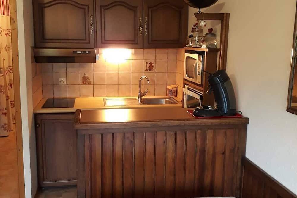 Entire apartment, Metabief - Neighborhood Beausoleil - Front des Pistes building 4-person apartment in Mouthe-Lac et Mont d’Or, Doubs