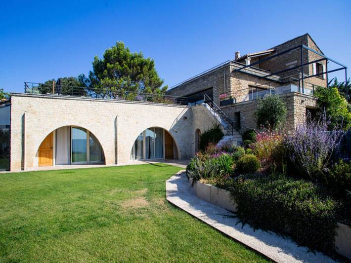 Gîte pour 16 personnes, avec piscine ainsi que terrasse et jardin dans Village de Gordes - 2