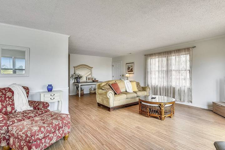 Vacation rental for 8 people, with balcony in Fenwick Island