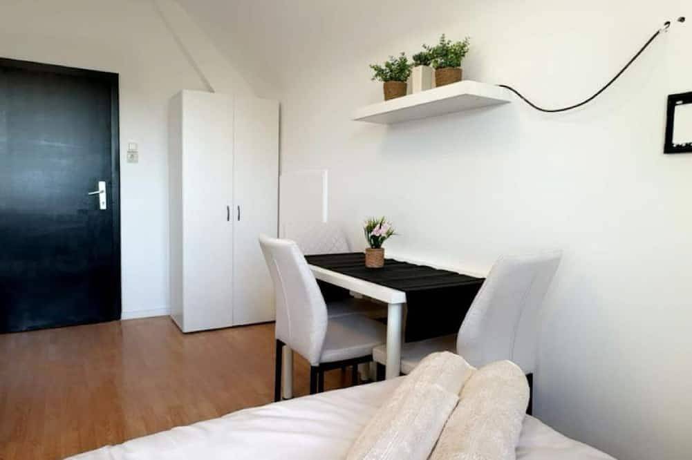 Spacious Room in Garden Villa – Walk to the Danube in Floridsdorf, Wien