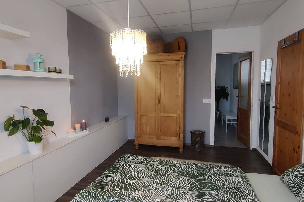 Ganze Wohnung, Ferienwohnung Krottenmühl am Simssee, 55 qm, Erdgeschoss, 1 separates Schlafzimmer in Krottenmühl, Söchtenau