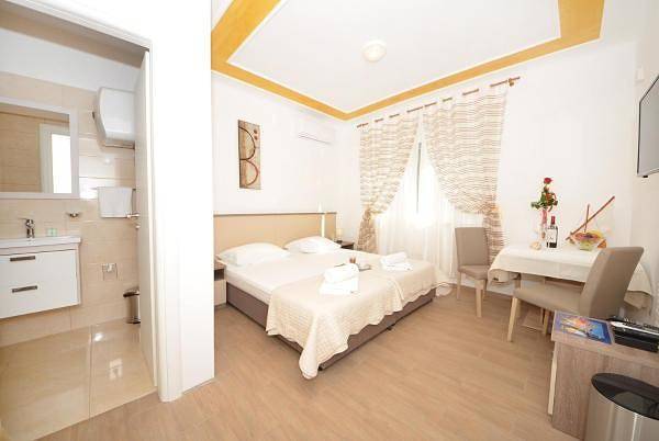 Guest House Mia (St) - Twin Room with Private Bathroom (A2) in Spalato, Regione spalatino-dalmata