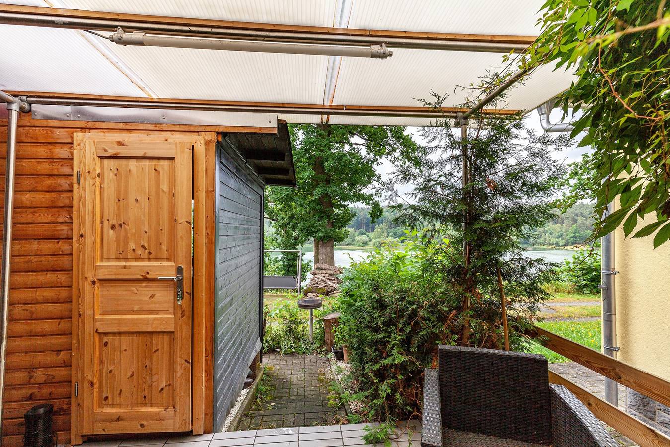 Ferienhaus 257 mit Seeblick, privater Terrasse und Wlan in Bungalowdorf Zadelsdorf, Zeulenroda-Triebes