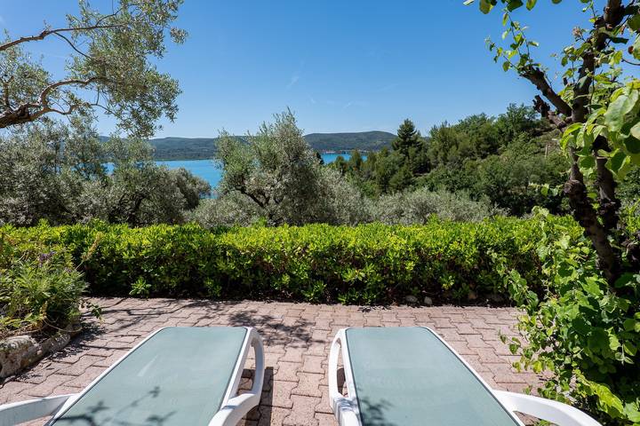 Gîte pour 2 personnes, avec vue sur le lac et jardin dans les Alpes-de-Haute-Provence - 2