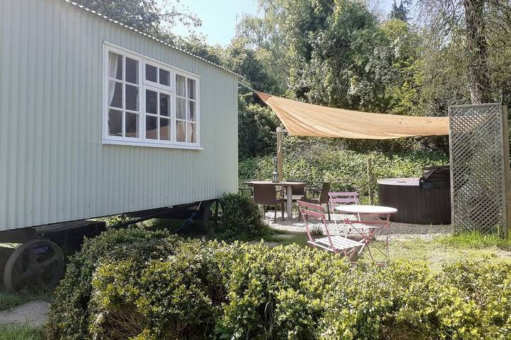 Glamping for 2 people, with garden in Canterbury