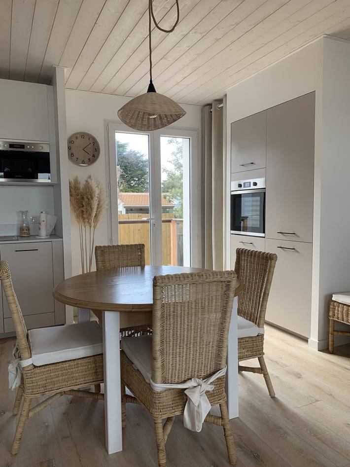 Gîte pour 4 personnes, avec terrasse et jardin à Barbâtre - 2