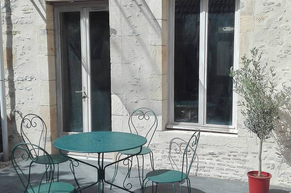 Charming town center house with garden in Saint-Amand-Montrond