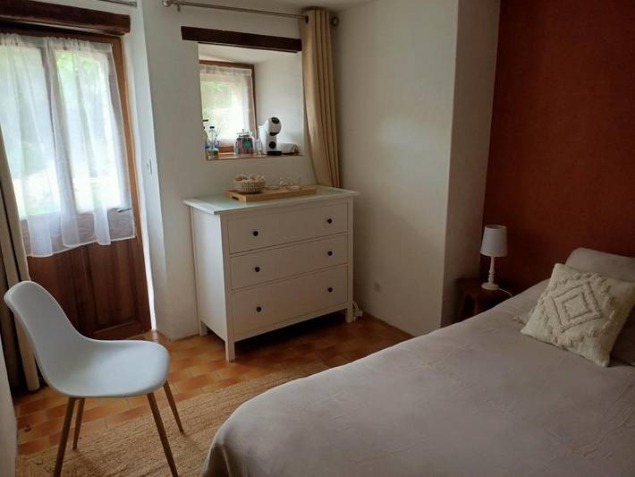 Gîte pour 2 personnes, avec vue ainsi que terrasse et piscine à La Coucourde - 4