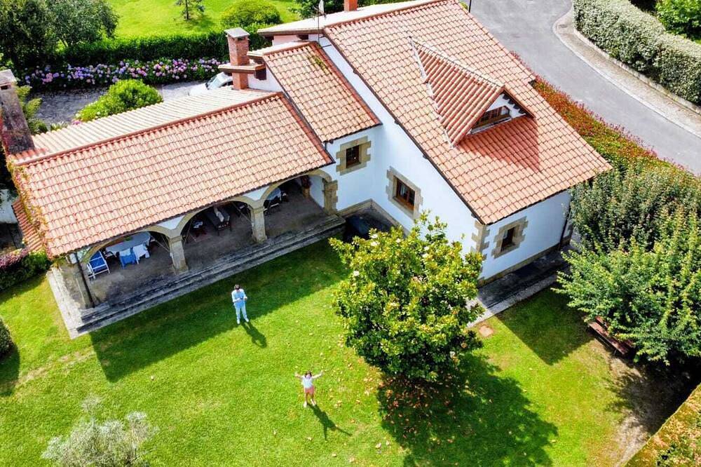 Exklusives Unabhängiges Haus In Privater Urbanisation 5 Min Vom Strand Entfernt in Loredo, Ribamontán al Mar