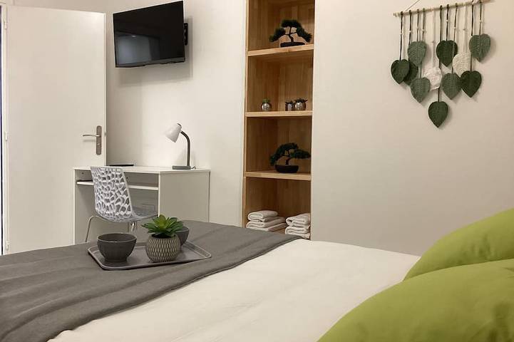 Appartement entier, Appart T4 85 m2 clim, parking, proche Sanctuaire in Lourdes, Hautes-Pyrénées