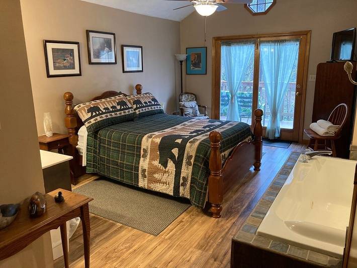 Chalet for 6 people, with hot tub and pool as well as balcony in Gatlinburg