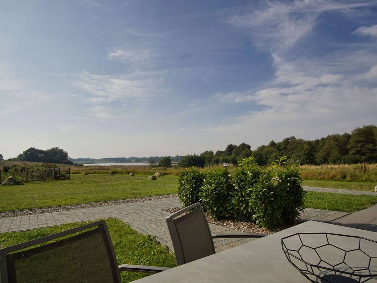 Ganze Ferienwohnung, Wreecher Idyll - moderne Ferienwohnung in ruhiger Lage mit Terrasse - Wreecher Idyll Fewo 02 in Wreechen, Putbus