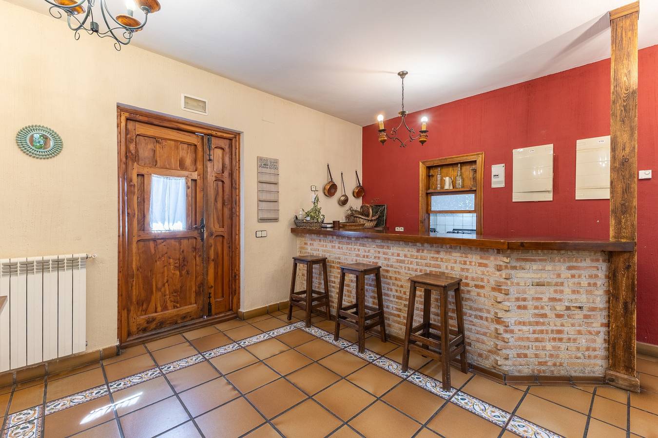 Landelijk huis 'La Cárcava' met bergzicht, privéterras, zwembad en laadpaal in La Serna del Monte, Madrid Province