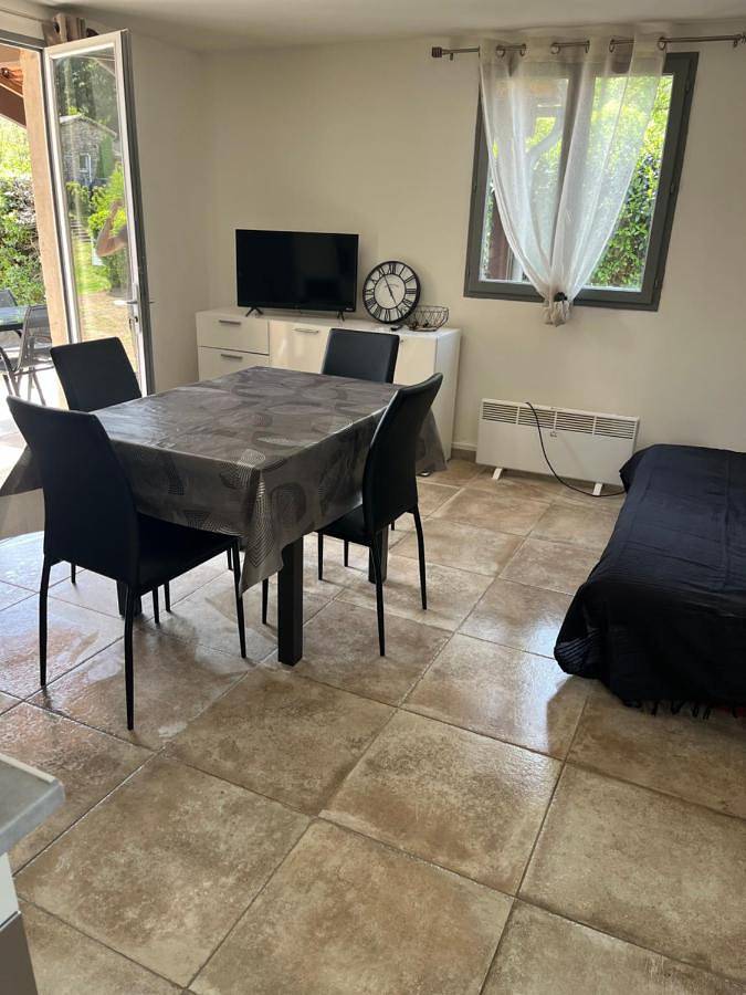 Location de vacances pour 5 personnes, avec vue ainsi que piscine et jardin, animaux acceptés à Fabras - 2