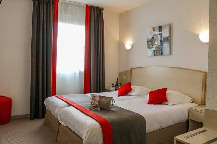 Hôtel pour 4 personnes, avec terrasse et jardin à Tournus - 4