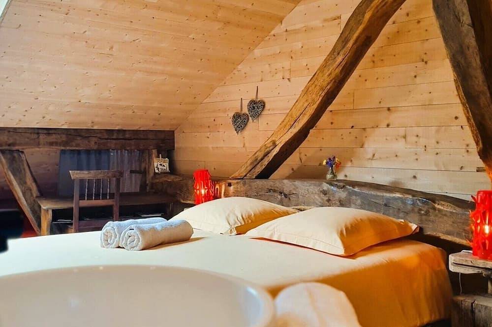 Chambre d’hôtes « Agathis » avec terrasse commune, jardin commun et jacuzzi non privatif in Vellerot-lès-Vercel, Jura Francais