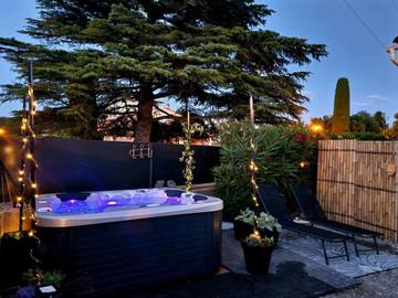 Gîte pour 2 personnes, avec jardin ainsi que piscine et jacuzzi à Cavaillon