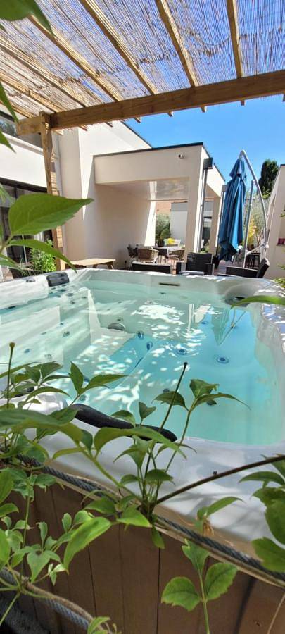 Gîte pour 2 personnes, avec vue et terrasse ainsi que piscine et jardin à Changé - 3