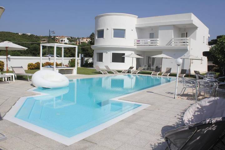 Bed and breakfast for 26 people, with Garden and Pool in Olbia
