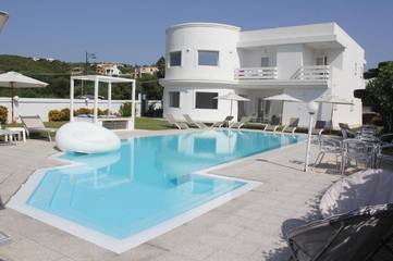 Gîte pour 26 personnes, avec jardin et piscine à Pittulongu
