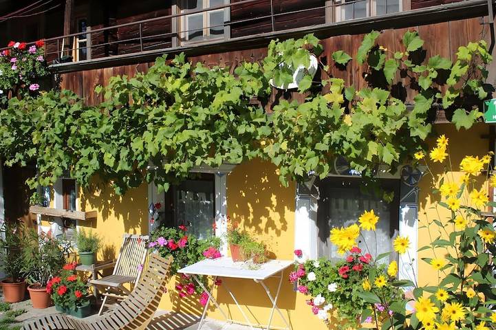 Ferienhaus für 10 Personen, mit Balkon und Pool sowie Garten, mit Haustier