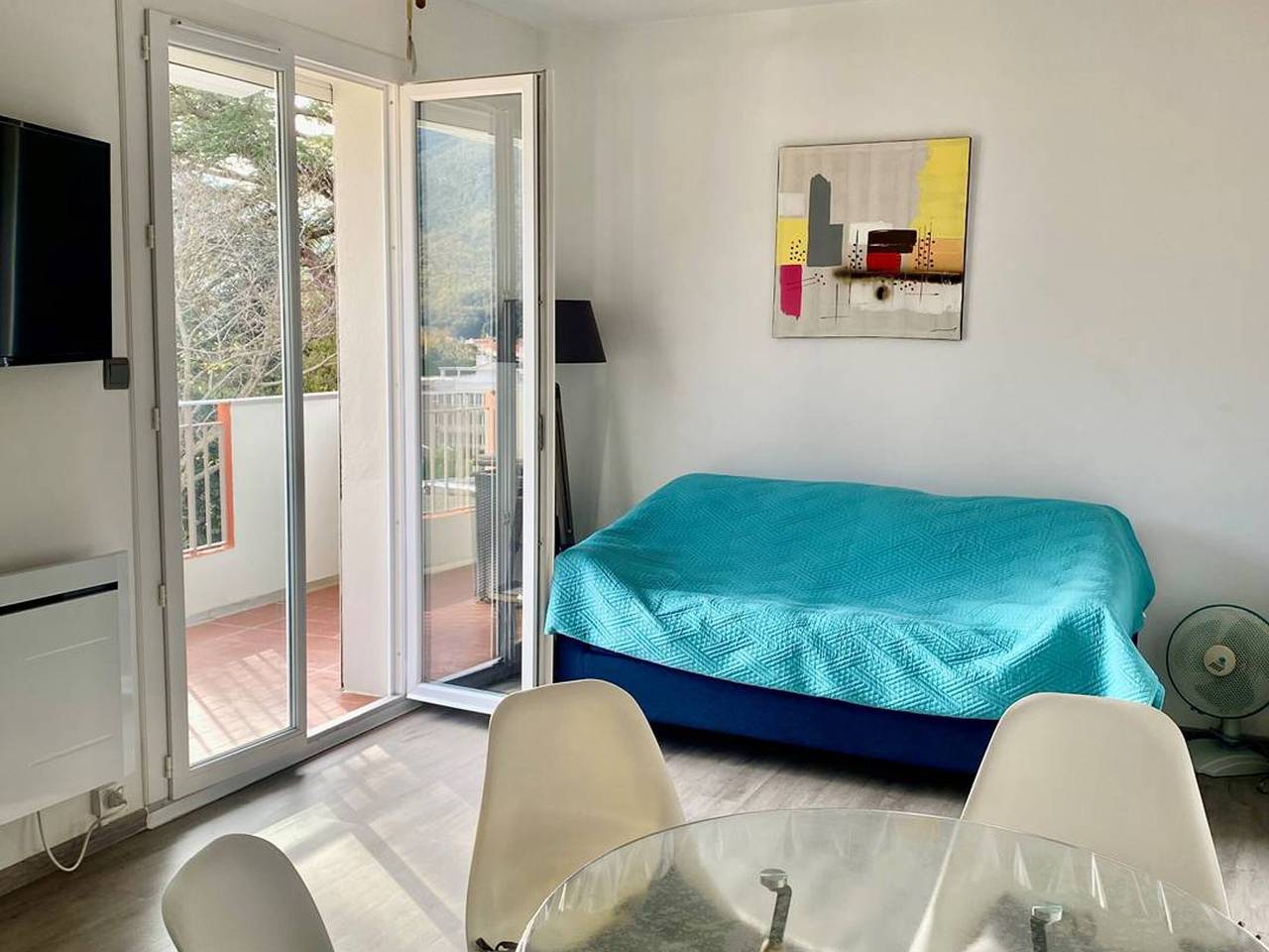 Entire apartment, Cozy F2 Apartment with Terrace, Parking, Wifi - Close to Thermal Baths and Town Center in Amélie-les-Bains-Palalda, Mediterranean Coast (France)