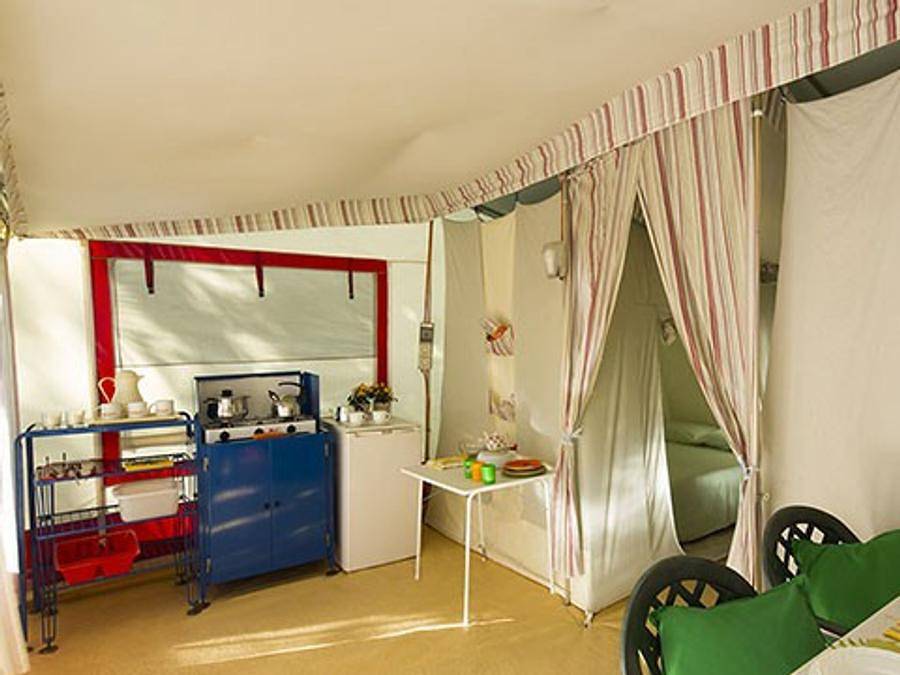 Camping Eurocamping Pacengo - Tienda de lona y madera 5 personas - Bungalow de lona | 2 Dormitorios | 4/5 Personas | Sin baño in Lazise, Montañas Garda