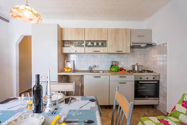 Apartamento inteiro, Rural Apt Lea for 2 /w Terrace in Koper, Istria Eslovena