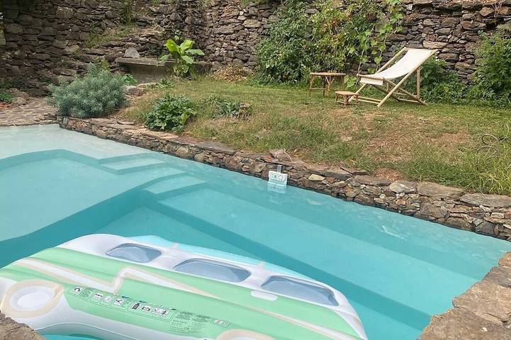 Appartement de vacances pour 4 personnes, avec terrasse et jacuzzi ainsi que jardin et piscine