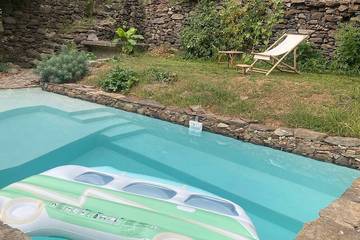 Gîte pour 4 personnes, avec piscine et jacuzzi ainsi que jardin et terrasse à Valleraugue
