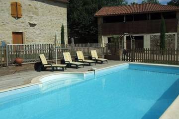 Gîte pour 5 personnes, avec terrasse et jardin à Fons