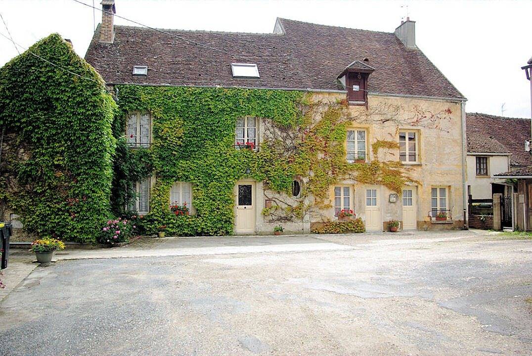La vigne vierge - Chambre cour in La Houssaye-en-Brie, Seine-et-Marne