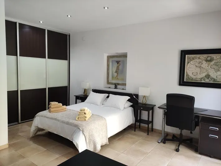 Apartamento de vacaciones para 2 personas, con vistas además de terraza y jardín - 1