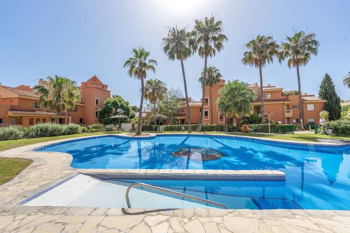 Ferienwohnung für 4 Personen, mit Garten und Kinderpool in Marbella