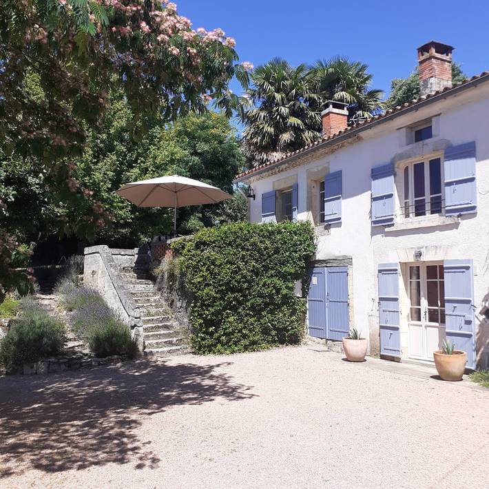 Gîte pour 6 personnes, avec jardin ainsi que terrasse et piscine à Villars (Aquitaine)