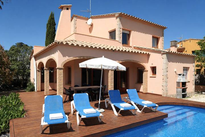 Vakantiehuis voor 9 personen, met Terras en Tuin in Sant Pere Pescador