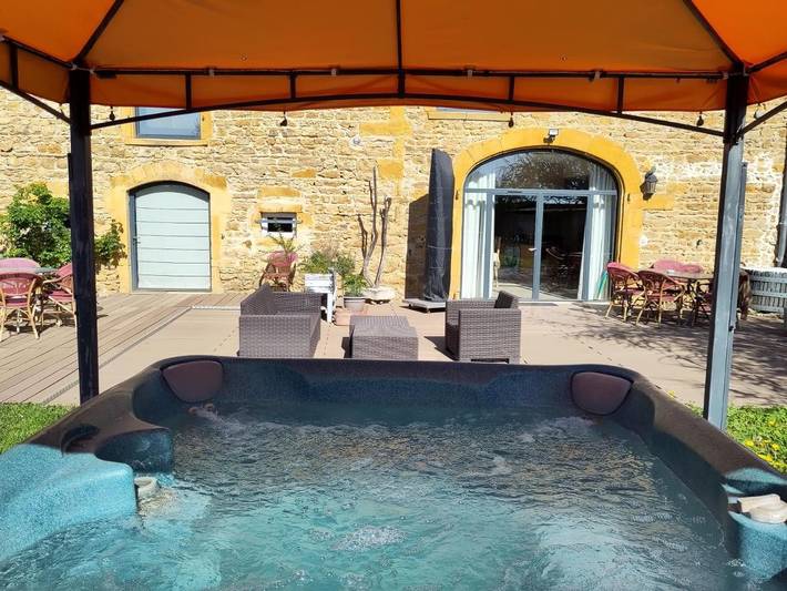 Location de vacances pour 6 personnes, avec jardin et jacuzzi à Saint-Germain-Nuelles - 3