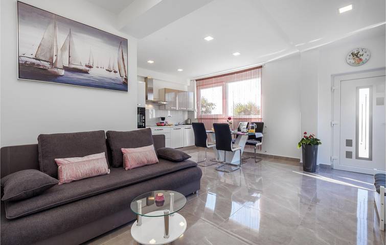 Ganze Ferienwohnung, Urlaub am Meer: Modernes Apartment mit Pool, WLAN und Parkplatz in Rijeka, Primorje-Gorski Kotar