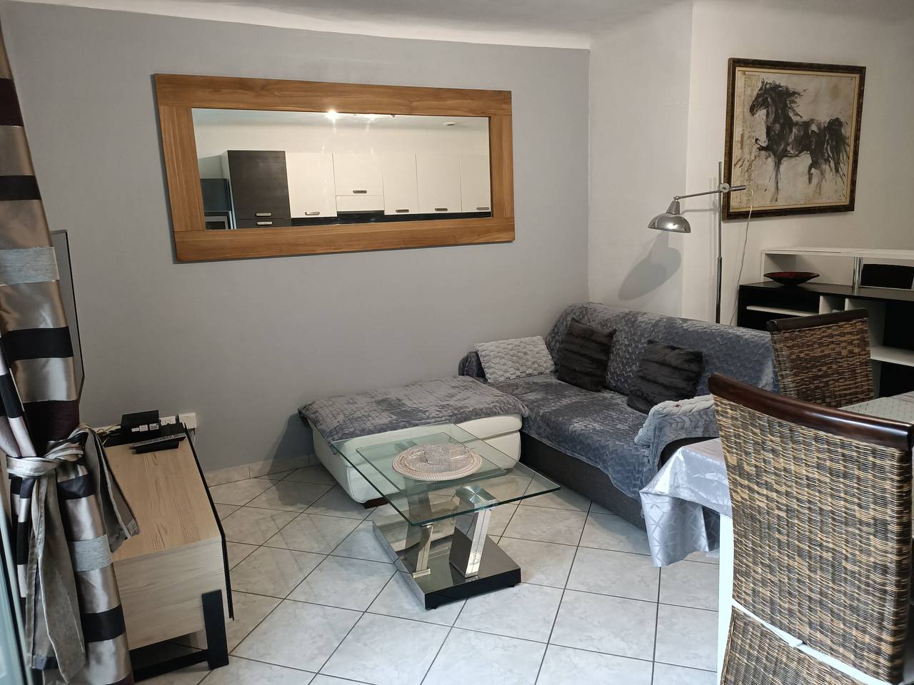 Appartement entier, Appartement « 2 P Terrasse » avec terrasse privée, Wi-Fi et climatisation in Saint-Paul-de-Vence, Côte méditerranéenne (France)