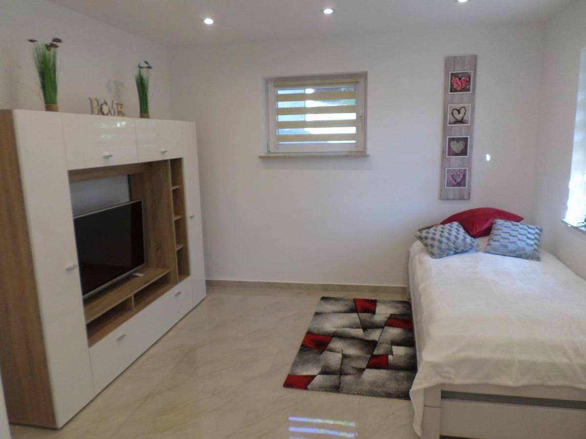 Ganze Wohnung, 1 Zi. Apartment Nähe Flughafen/Messe Stuttgart 24h in Waldenbuch, Landkreis Böblingen
