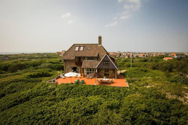 Villa voor 12 personen, with Balkon and Terras as well as Tuin and Uitzicht in Bergen aan Zee