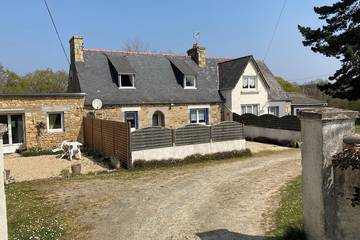 Gîte pour 9 personnes, avec jardin à Plouguiel