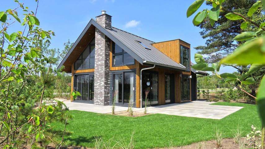 Vakantiehuis voor 8 personen, with Balkon/Terras and Terras as well as Tuin and Sauna in Biddinghuizen