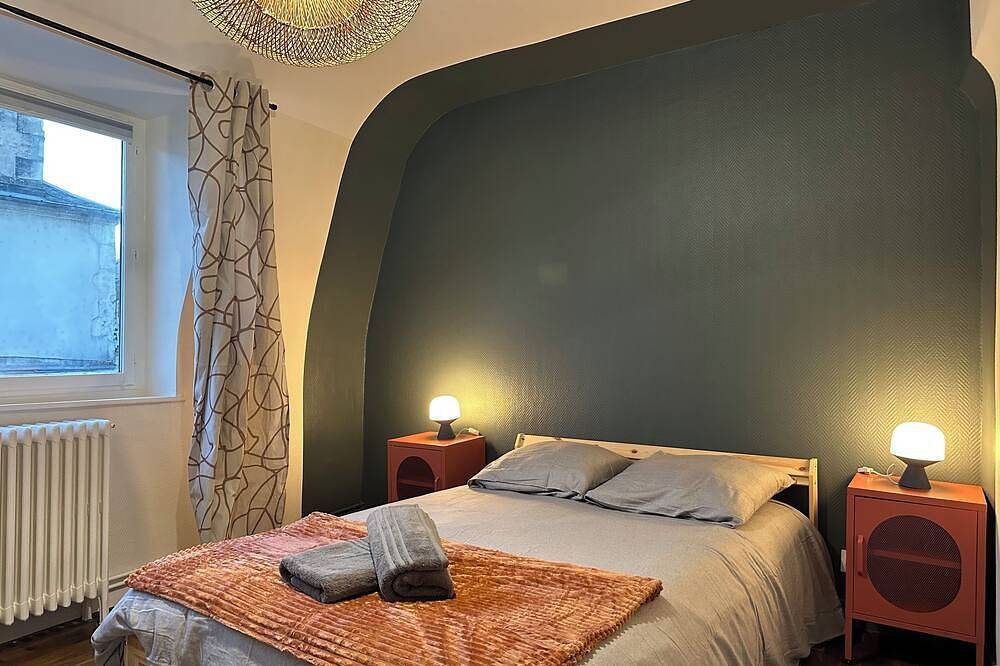 Entire apartment, Between les Marais and Cathedral in Bourges, Bourges region