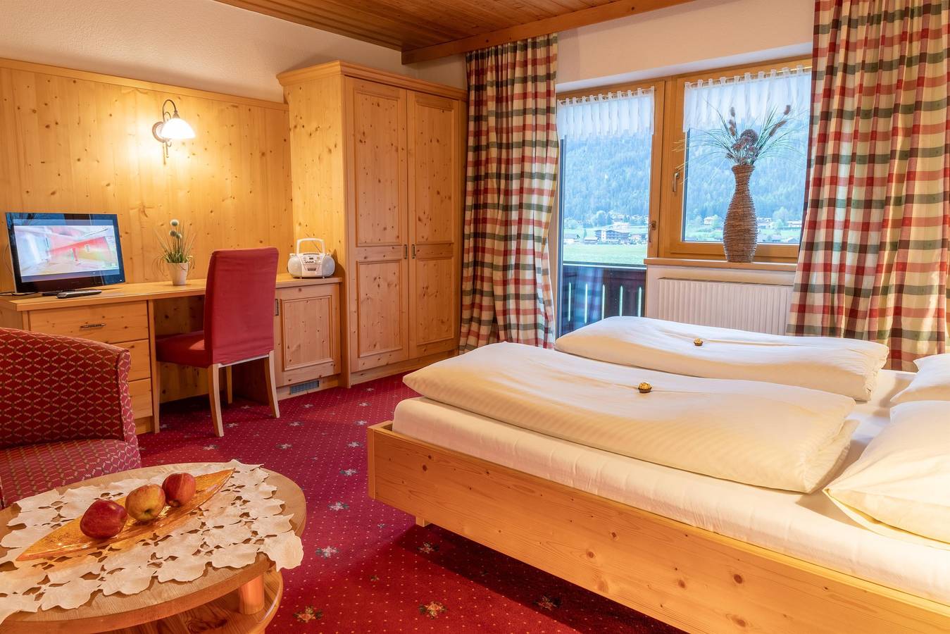 Ganze Ferienwohnung, Superior Doppelzimmer mit Balkon in Achenkirch, Tiroler Unterland