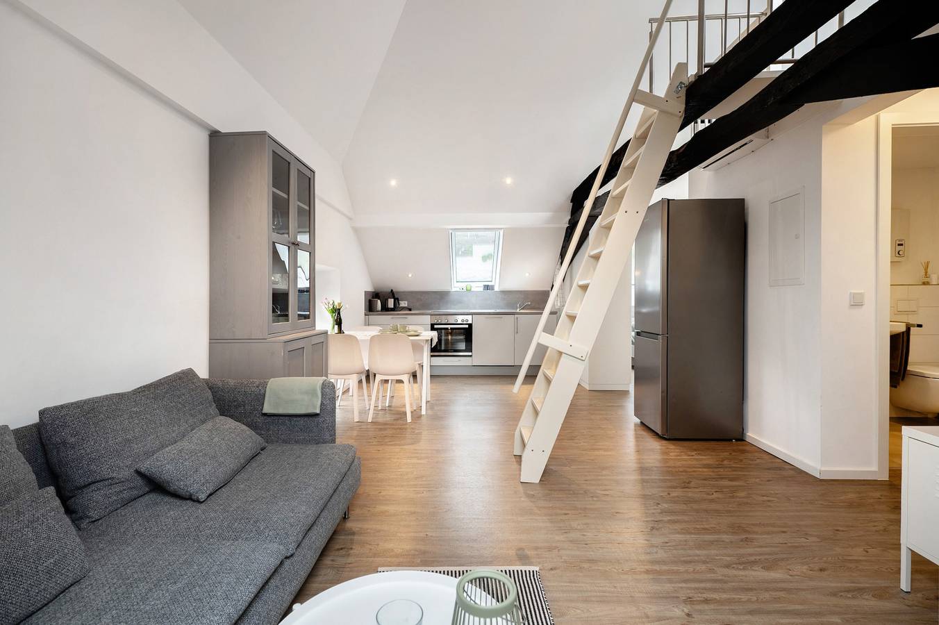 Geheel appartement, Vakantie Appartement "Adlernest Mit Weinbergblick" met Bergzicht & Wi-Fi in Trittenheim, Moseleifel
